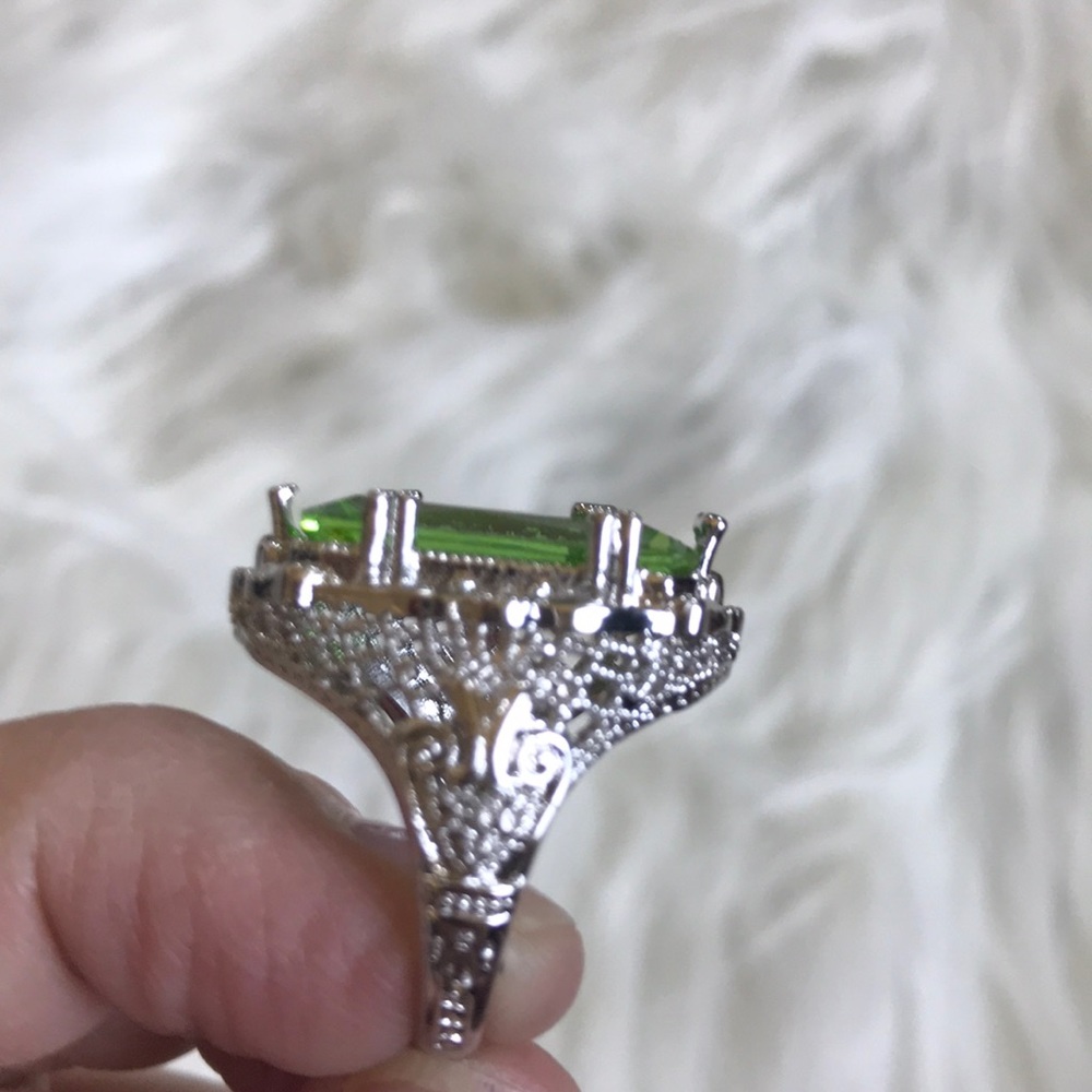 Great green stone ring! - Picture 2 of 3
